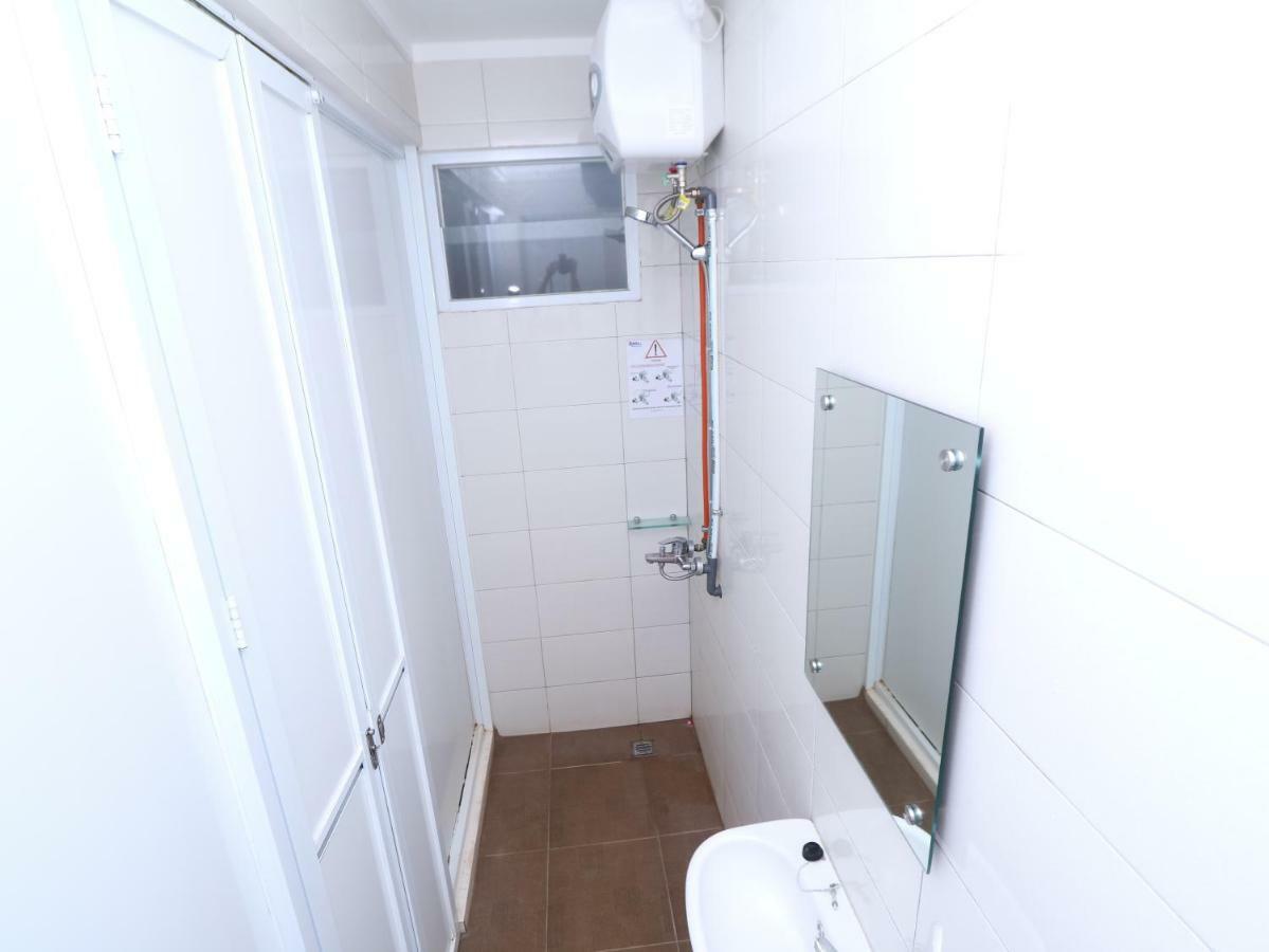 Kamar Keluarga Tanah Abang Hotel Jakarta Exterior foto